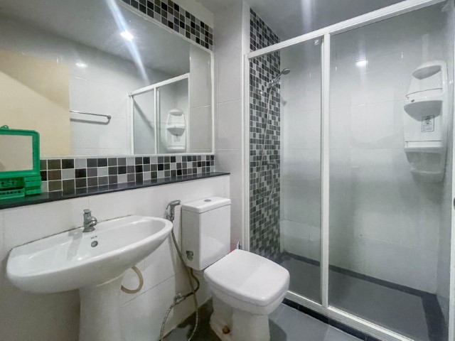 *****คอนโดมิเนียมมือสองย่านกรุงเทพมหานคร โครงการ รีเจ้นท์โฮม15 แจ้งวัฒนะ บนเนื้อที่ 30.72 ตร.ม. ฟังก์ชัน 1 ห้องนอน 1 ห้องน้ำ แถมฟรี! 1 เครื่องปรับอากาศ ใกล้สนามบินดอนเมือง และรถไฟฟ้าถึง 2 สาย ได้แก่ สายสีเขียวเข้ม "สถานีพหลโยธิน 57" และสายสีชมพู "สถานีราชภัฏพระนคร"